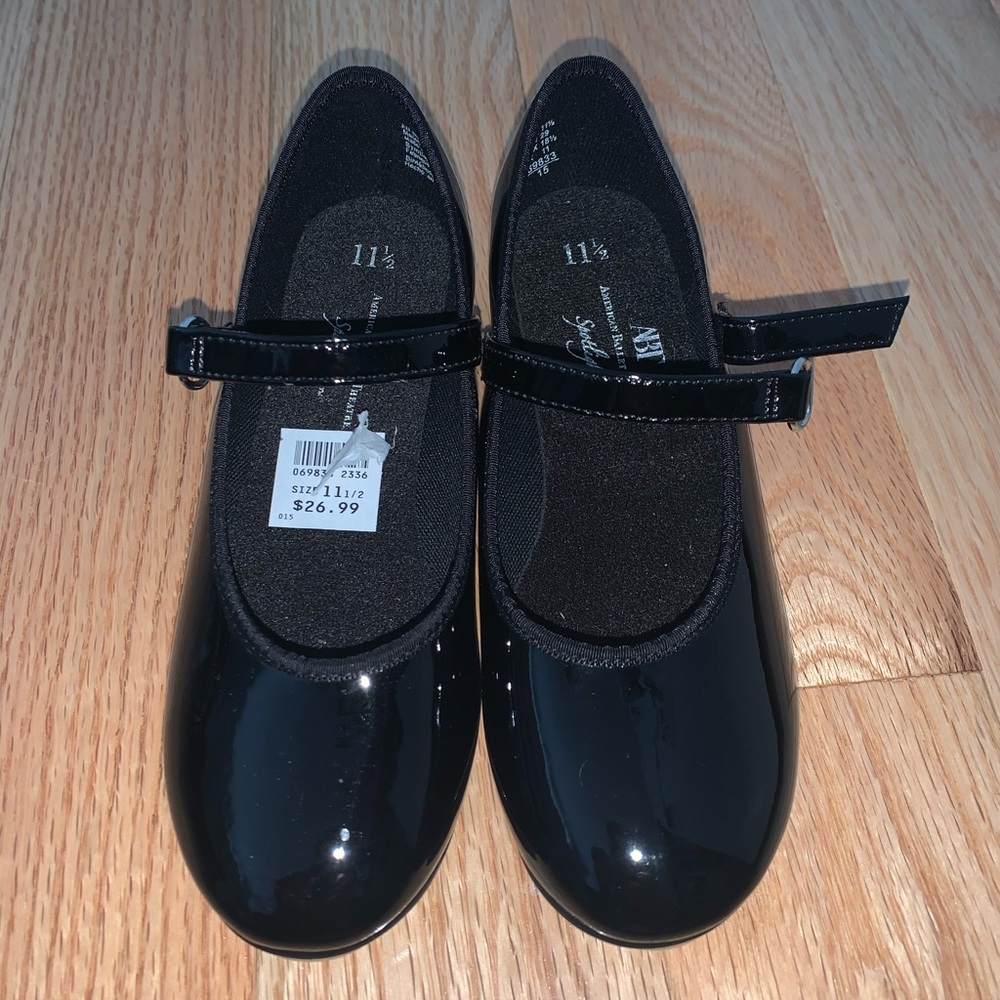 BRAND NEW toddler size 11.5 tap shoes!